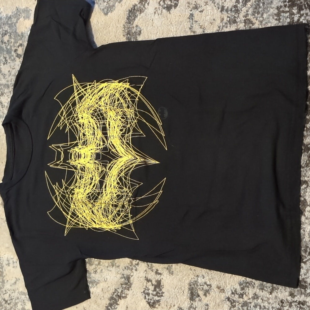 Batman all Logos men's Size small T-Shirt black yellow